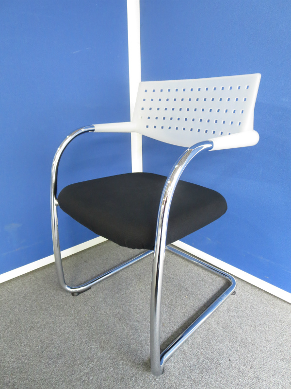 【9脚纏めて入荷！】おしゃれなミーティングチェア！【ブラック×ホワイトでおすすめ！】
                        
                                    中古
            