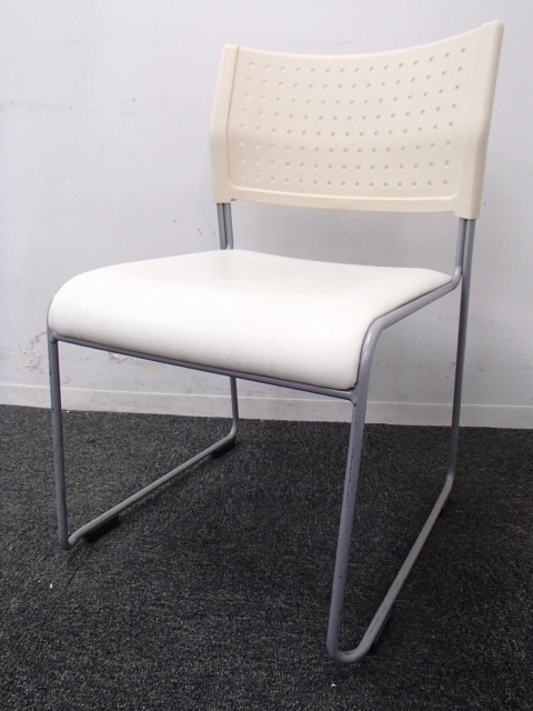 【4脚入荷】【ロット商品】｜スタッキングチェア｜オフィスの待合室や休憩室・ミーティングルームなど多目的にご使用いただけます！
                        
                                    中古
            