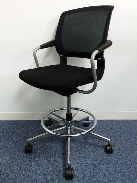 【3脚入荷】状態良好のハイチェア入荷！！トップメーカー現行品で人気のブラック！！
                        サテリテ
                                    中古
            