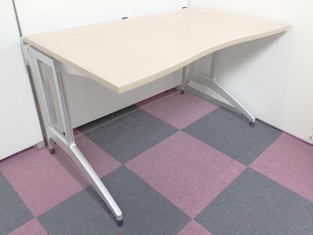 【残り1台！】お洒落なデスクが入荷しました！■配線の整理がらくらく■オフィスには勿論、ご家庭にもおすすめです。
                        XF type-I
                                    中古
            