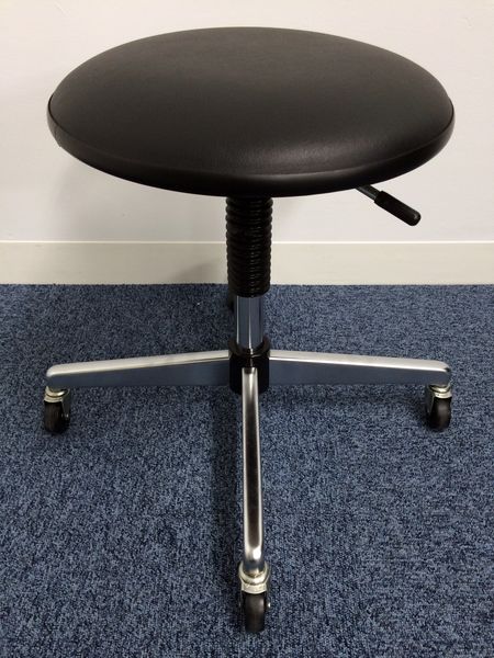 限定１脚　どこでも使える丸イス入荷です！！
                        
                                    中古
            