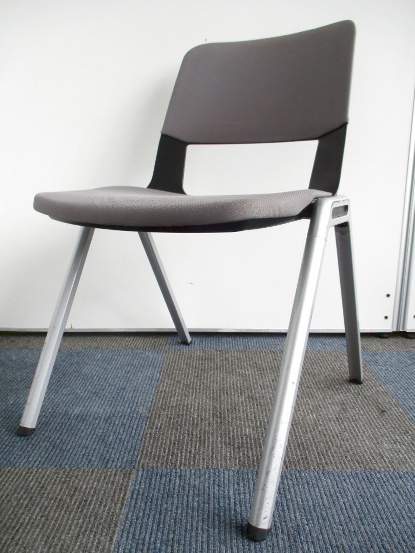 【今なら30脚揃います!!】重ねて便利なスタッキングチェア!!【会議様にオススメ!!】Nu
                        フリップシリーズ
                                    中古
            