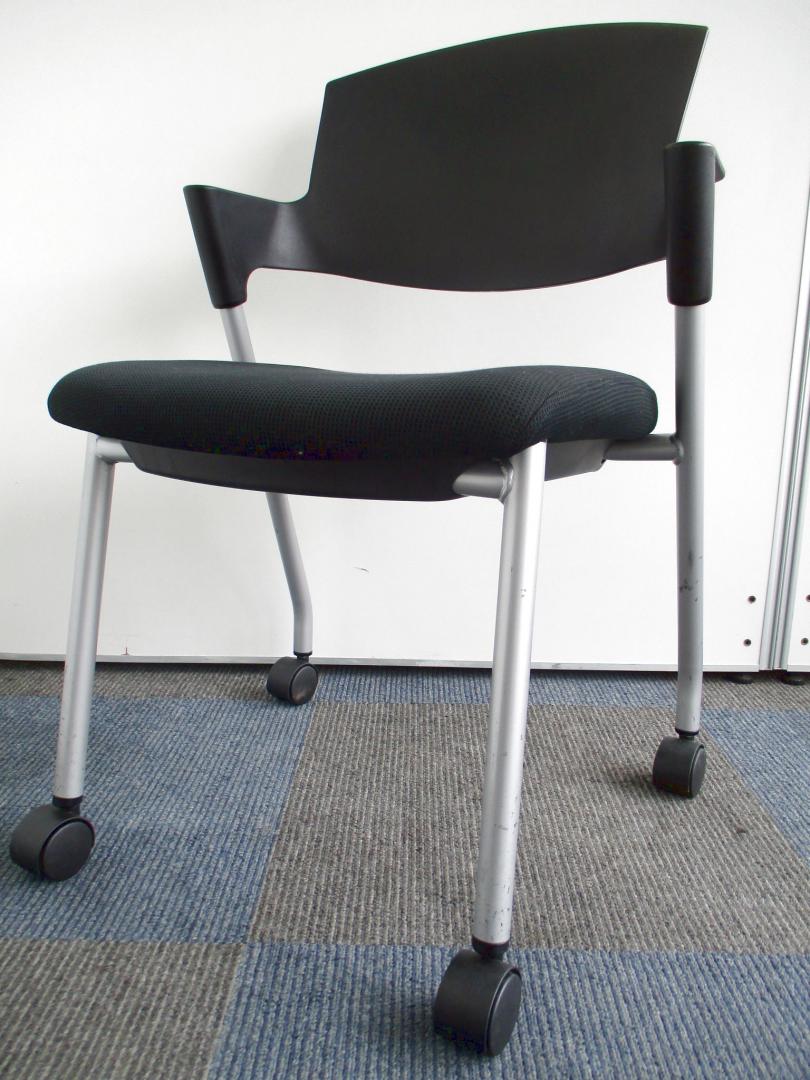 【肘かけ有りが人気の理由!!】ふかふかな座面も人気です!!【残り3脚!!】Nu
                        プロッティ
                                    中古
            