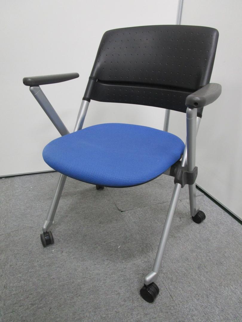 【４脚セットで１０％ＯＦＦ！！】【5脚入荷！】高機能スタッキングチェア・リータ入荷しました！背もたれがしなるロッキング機能に、ひじ掛け付きで、長時間のミーティングも楽ちんです
                        リータ
                                    中古
            