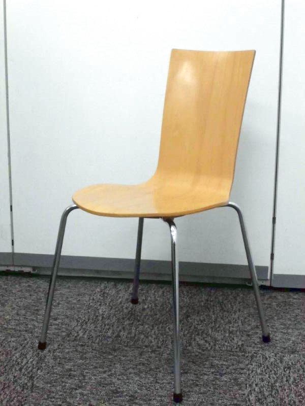 【2脚入荷】木目が可愛い！ちょこっとした場所や待合室にいかがでしょう！
                        ビーボ　リフレッシュチェア
                                    中古
            