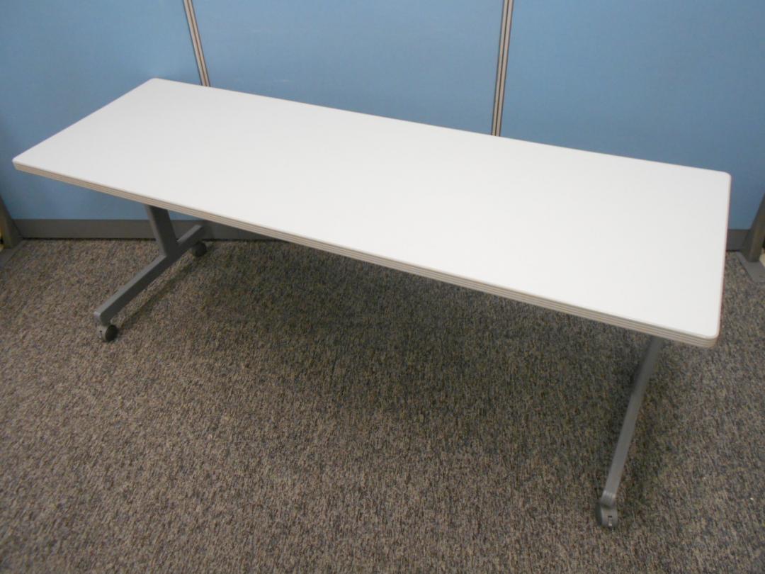 【在庫入替セール品】不具合などございませんが、入替セール品にて、特別価格！！
                        
                                    中古
            