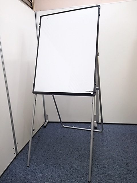 折り畳み式！角度を付けて設置出来るのでＰＯＰ・案内板としても最適！
                        
                                    中古
            