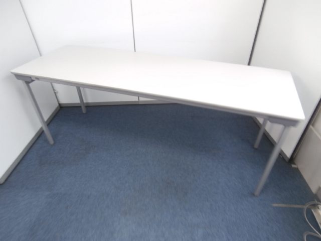 【8台入荷しました！！天板ホワイトの折畳みテーブル！！】
                        
                                    中古
            