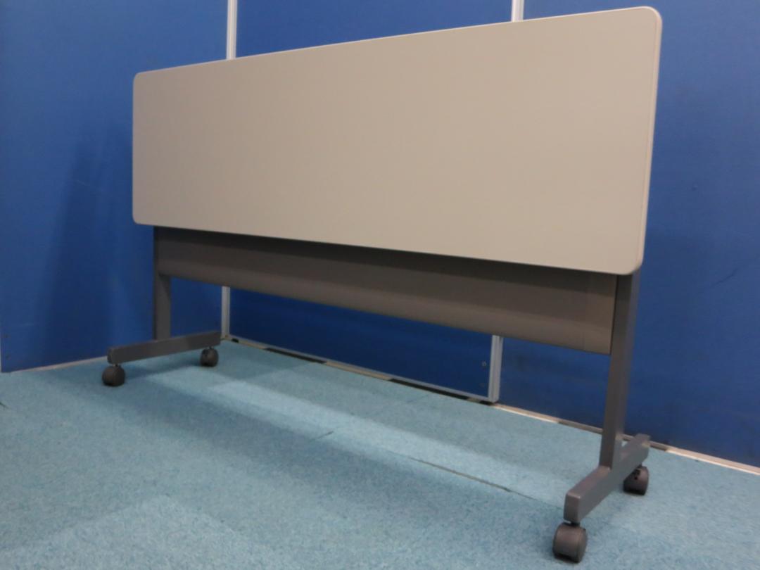 【５台入荷！】収納に便利な折畳式会議テーブル■頑丈！状態良好！！■キャスター付きで移動も楽々！
                        
                                    中古
            