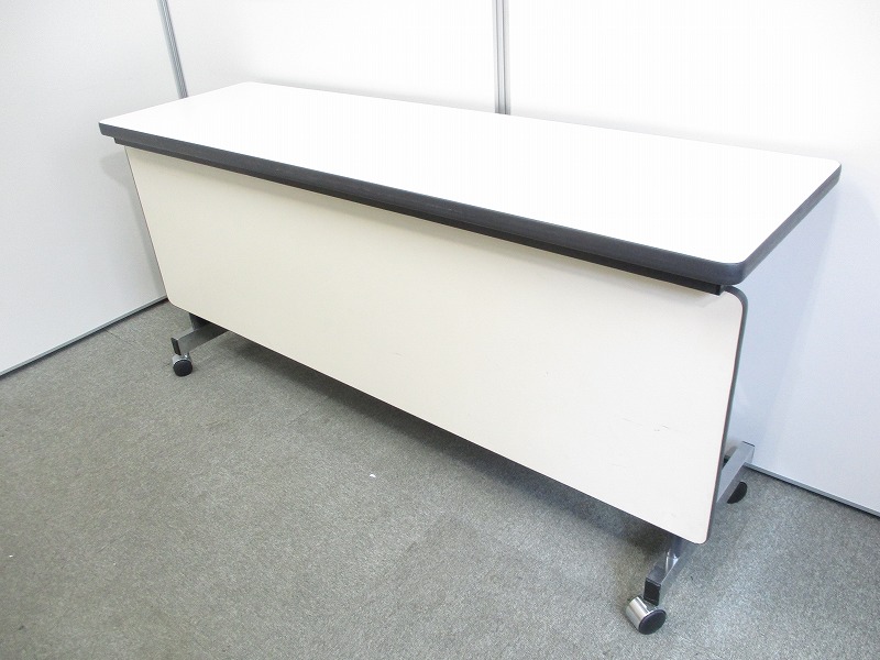 【特別価格】シンプルなスタックテーブル　折り畳み方が若干特殊です！
                        
                                    中古
            