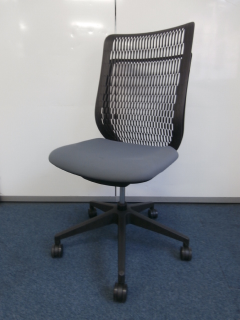 【8脚限定！！！！ハイバックチェアの入荷ーーー！！！！！】
                        AJチェア
                                    中古
            