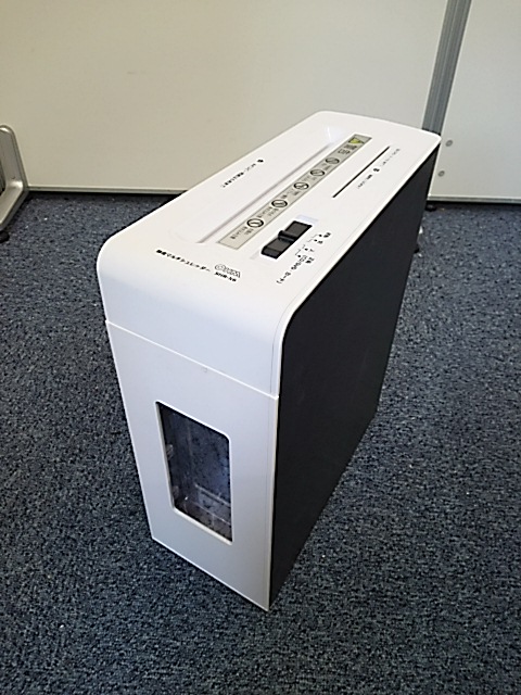 【動作確認済み！】使い捨てに丁度良いシュレッダー
                        
                                    中古
            