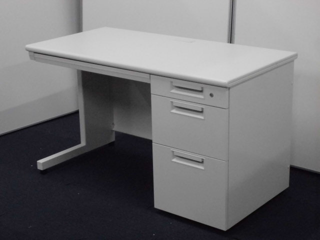 【奥行600の省スペース対応】人気のホワイト｜W1200 片袖机【鍵付き】
                        
                                    中古
            