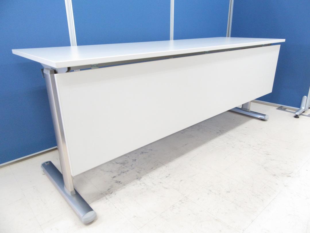 [6台入荷!!]コクヨ(KOKUYO) サイドスタックテーブル 幅1800mm 奥行600mm■会議室・セミナー等で大活躍!!纏まって入荷の際がお買い時!![フラップ式会議テーブル]
                        
                                    中古
            