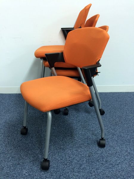 【4脚1セット】大人気スタッキングチェア　しかも状態良好！！
                        プロッティ
                                    中古
            