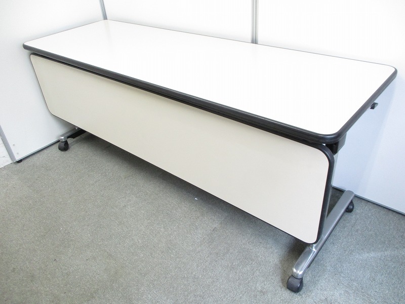 【1台限定価格】残り1台のみですので特別価格！有名メーカーのスタックテーブルです！
                        
                                    中古
            