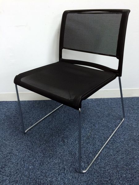 【4脚入荷】メッシュのスタッキングチェア　先進的なデザイン
                        Aline.
                                    中古
            