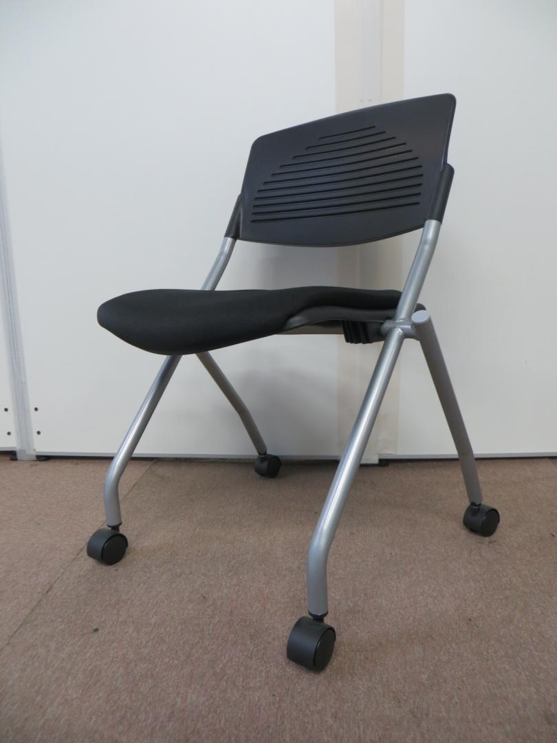 【4脚入荷！】便利なキャスター付きのミーティングチェア！入れ子構造で省スペース！【中古オフィス家具】
                        
                                    中古
            