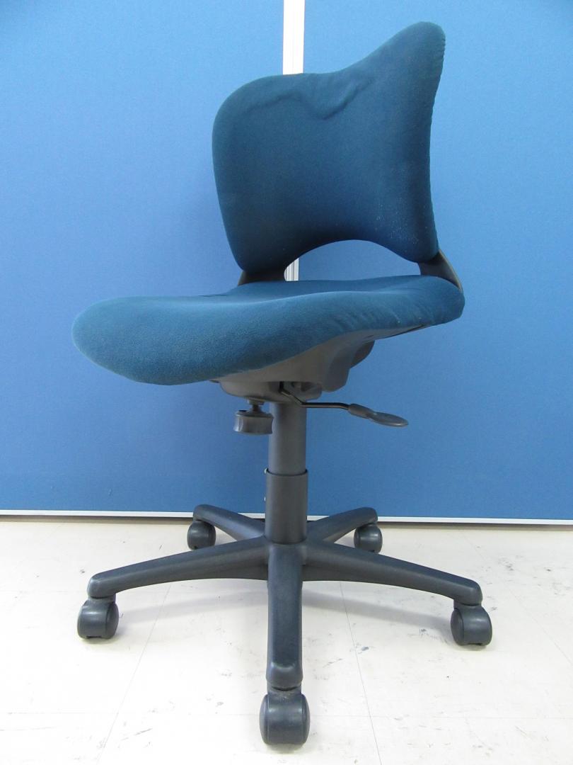 [3脚入荷!!]プラス オーバルチェア(Oval)■1997年に誕生以来、ロングセラー商品!!3Dシェルと前傾ポジションで快適なすわり心地を!![おつとめ品]
                        Oval
                                    中古
            