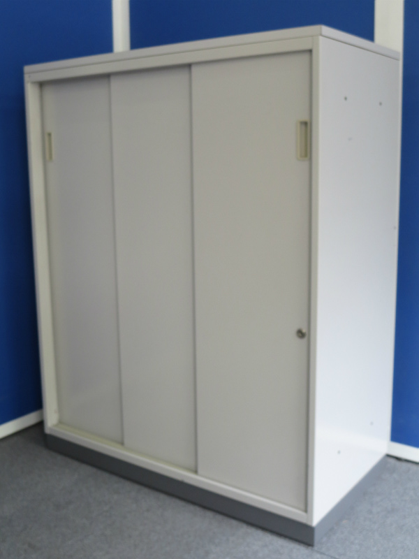 【6台入荷！】～引き違いなので、場所を選ばず設置可能！！左右どちらからでも開閉可能！～【中古オフィス家具】
                        SU-Ⅱ
                                    中古
            