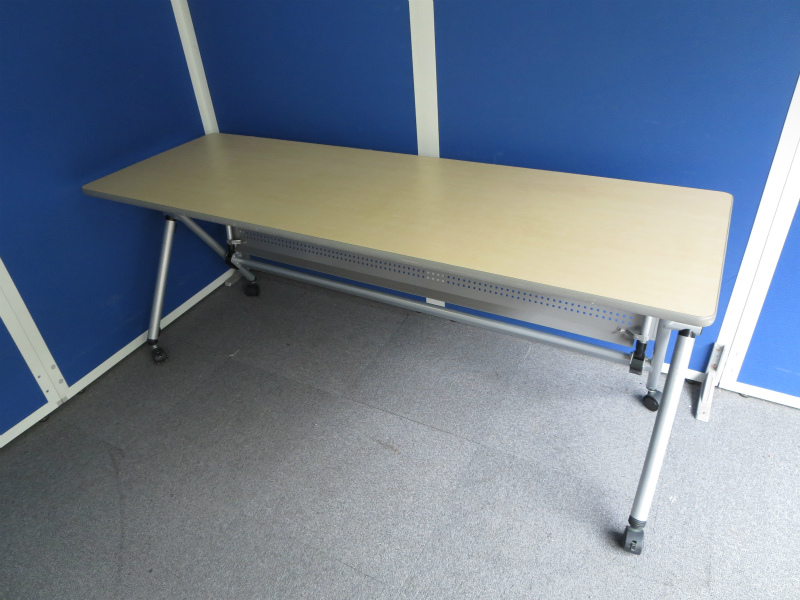 【限定2台入荷！】折りたたみ可能なテーブル！【安心の国内メーカー！】
                        
                                    中古
            