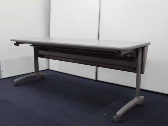 【ラスト2台にて値下げ】幕板付きサイドスタックテーブル｜移動・収納に便利！【W1800×D600】
                        
                                    中古
            