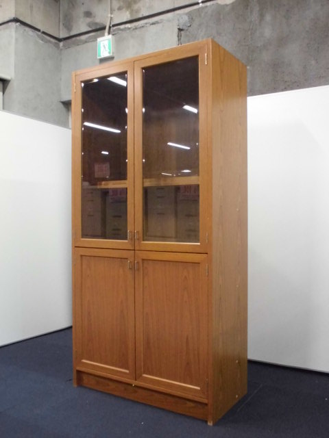 【役員用書棚】ガラス扉付きの木製キャビネット！
                        
                                    中古
            
