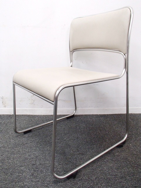 【20脚入荷】コクヨ製｜スタッキングチェア｜アイボリー
                        
                                    中古
            