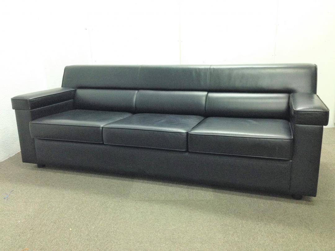 【在庫処分品\45000→\2000】赤字覚悟で頑張ります！！！革製3人掛けソファー｜高級感あふれるイトーキ製｜状態良好
                        
                                    中古
            