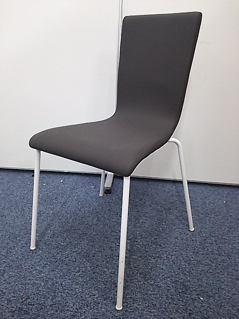 【小さめのシンプルなスタッキングチェア】7脚あります！
                        
                                    中古
            
