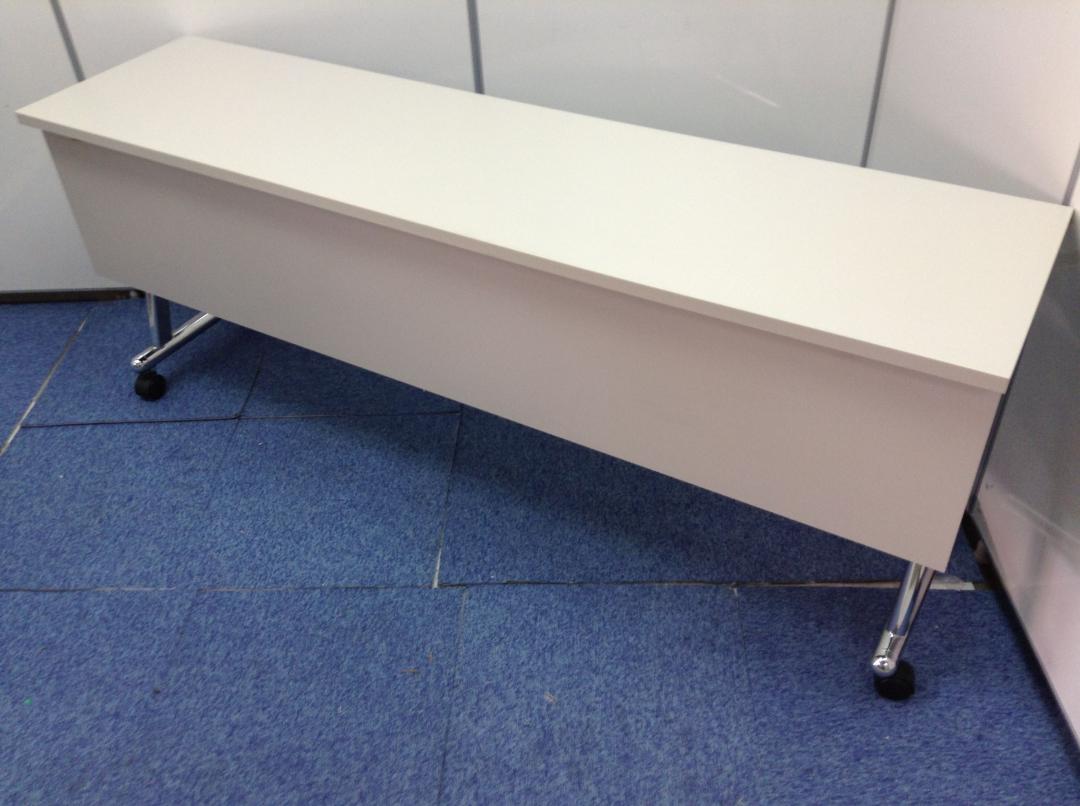 【ホワイトで見た目もきれい】キャスター付きで女性だけの職場でも使い易い！
                        リスマ
                                    中古
            