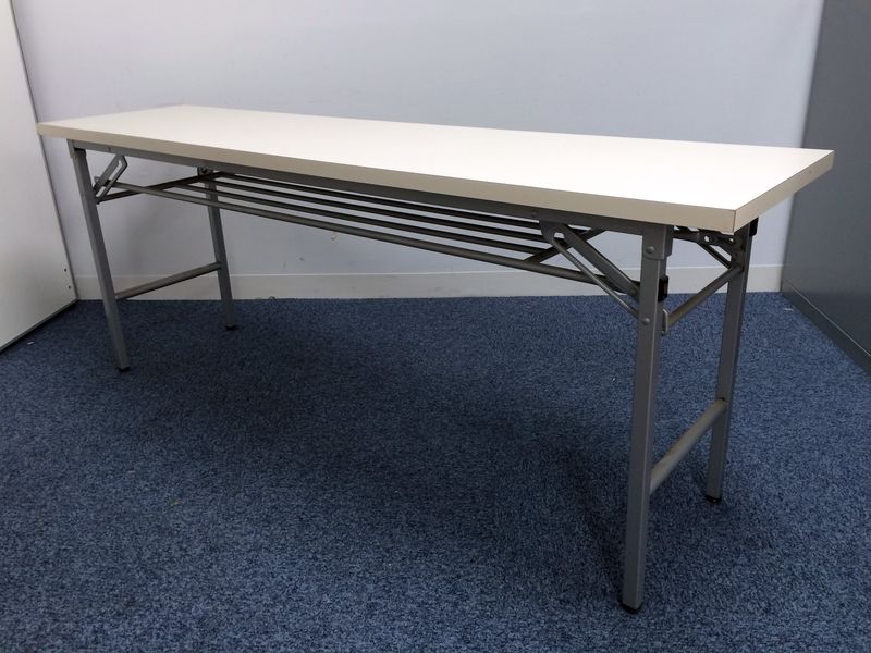 限定1台！！！ホワイト色　折り畳みの出来るテーブル！！
                        
                                    中古
            