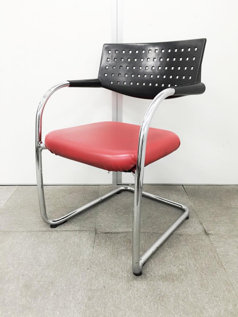 【大量入荷】明るいレッドカラーのスタッキングチェアが入荷！オシャレな事務所・受付場所にもおすすめなデザイナーズ家具！【座面ビニール生地】
                        VISAVIS（ビザビ）
                                    中古
            