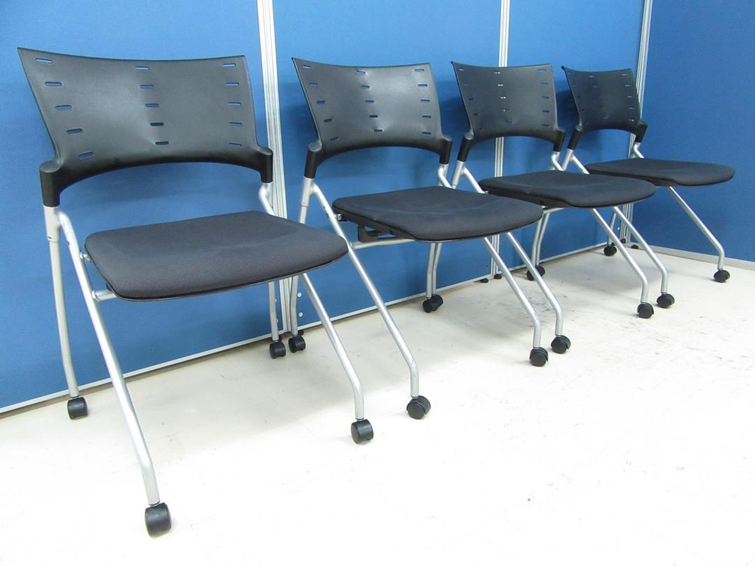 [4脚セット]イトーキ マノス(MANOSS)チェア ダークグレー■会議や研修・セミナー等での使用におすすめ!!畳んで収納可能で後片付けもスムーズ!![ネスタブル] 
                        マノス
                                    中古
            