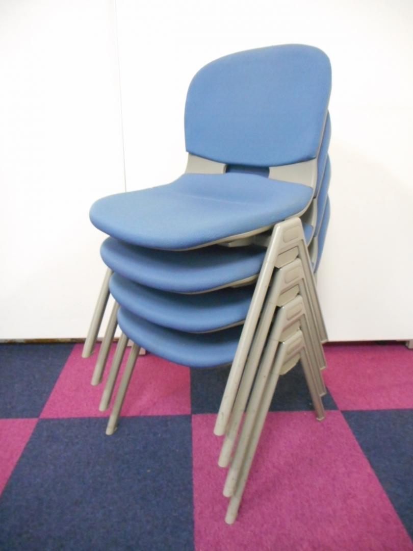 【￥２０００引きのお得なセット！】内田洋行製のスタックチェアが入荷しました■使わないときは重ねて収納出来ます■どんなオフィスにも合うブルーカラーです■小さなスペースにおすすめ【ウチダ】
                        
                                    中古
            