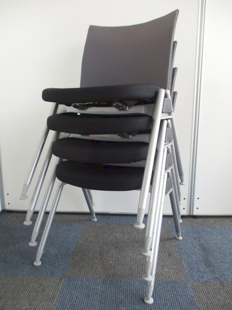 【お得な4脚セットのご案内です!!】重ねて便利なスタッキングチェア!!【会議様にオススメ!!】Nu
                        
                                    中古
            