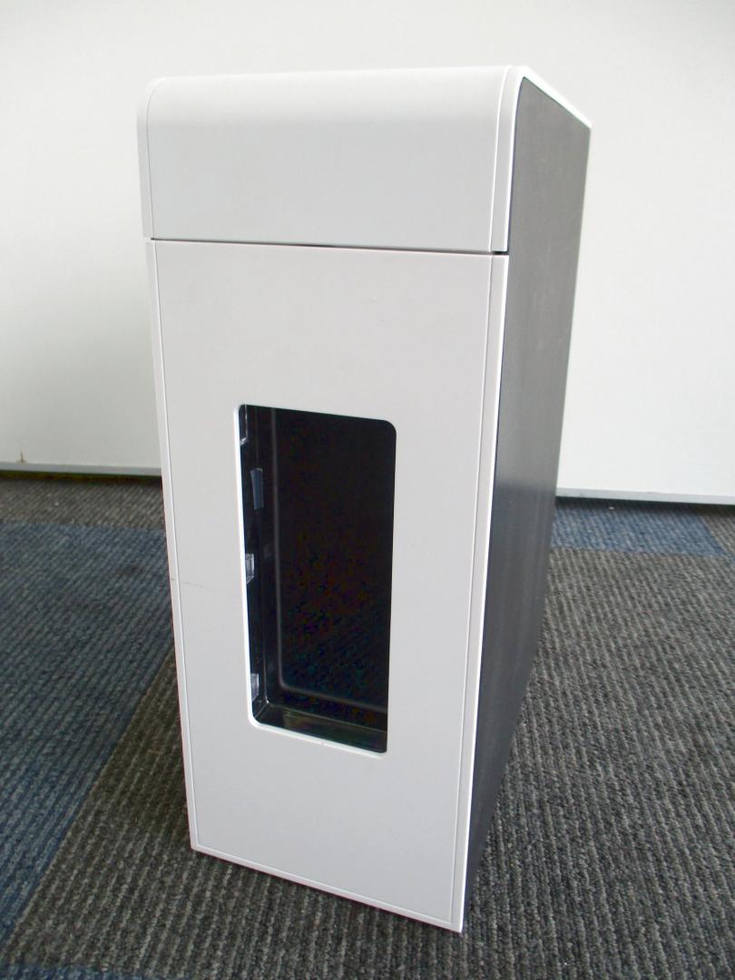 【コンパクトシュレッダー!!】Ａ4用紙が最大6枚まで裁断可能です!!【机上にも設置できそうなサイズです!!】Nu
                        SHR-X6-BW
                                    中古
            