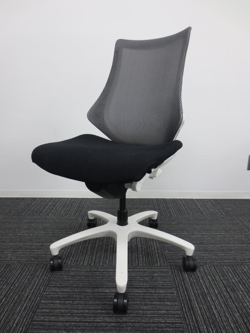 【特別価格商品】【高級チェア】イトーキ製　f（エフチェア）快適な座り心地を実現したデザイン性の高いオフィスチェア！！【おつとめ品】
                        エフ
                                    中古
            