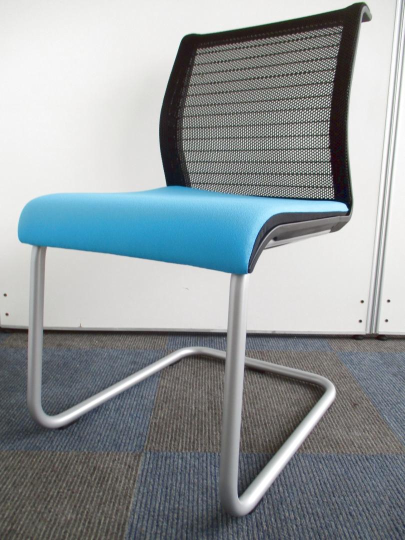 【状態良好品が入荷です!!】“Think”チェアは着座する人の身体のことを“考えます”【人気海外メーカ品!!】Nu
                        Think（シンク）シリーズ
                                    中古
            