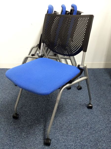 4脚1セット人気のブルー色　安心のできる国内メーカー
                        
                                    中古
            