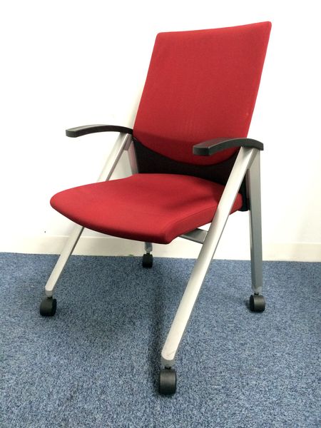 【8脚入荷！】キャスター付！！女性でも簡単に運べますよ！！
                        
                                    中古
            