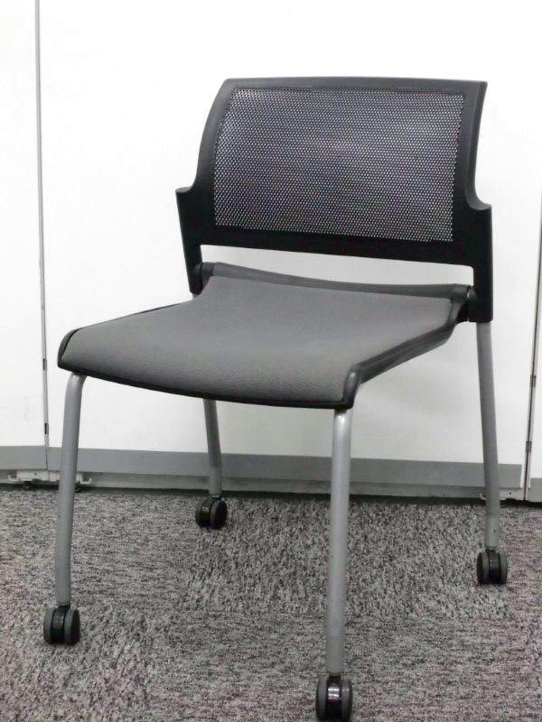 ネスティングチェアながら上にも横にも重ねられ収納を考えると正しい選択です！
                        
                                    中古
            