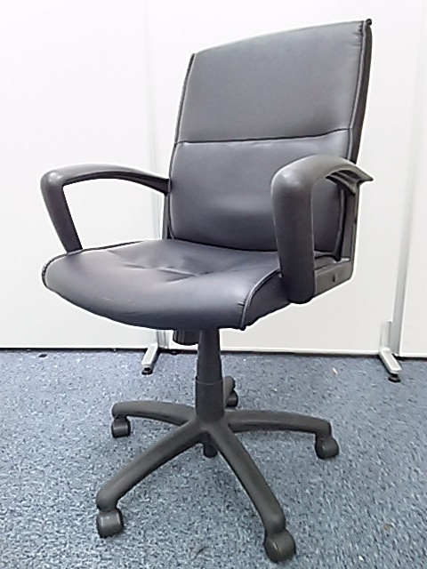 【高級感漂うチェアがこの価格！上下昇降機能付き！】16脚有ります！
                        
                                    中古
            