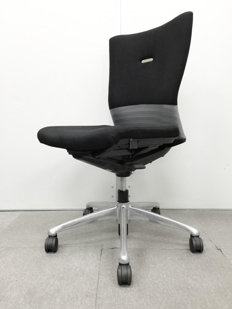 大人気！座り心地抜群のフィーゴチェアが入荷！ブラック＆グレーでオフィスにおすすめ！ハイバックに近いミドルバックです！
                        フィーゴ
                                    中古
            