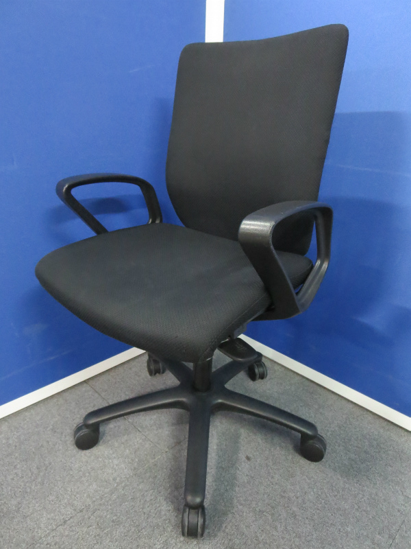 【腰部分をサポートしてくれます！】■アドフィットチェア　肘付　ブラック■オカムラの人気商品です！
                        アドフィット 
                                    中古
            