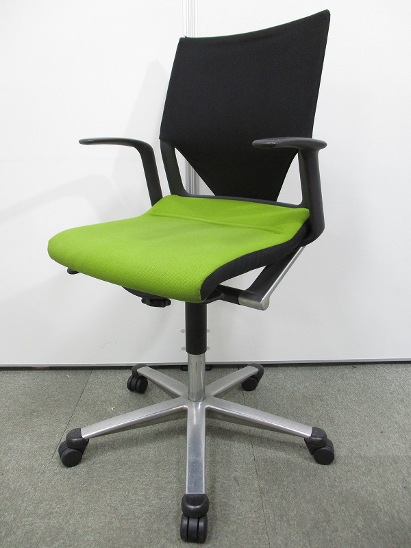 【専門業者によるクリーニング済み】海外メーカー製の人気チェア！ポップなライトグリーンカラー
                        モダス
                                    中古
            