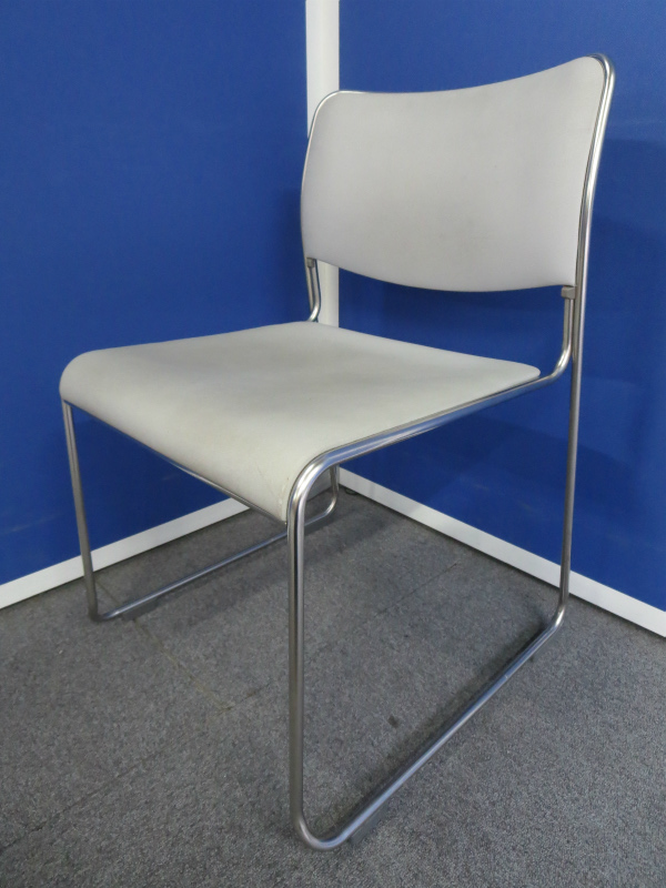 【1脚あまりの為、お安く！】～内田洋行製スタッキングチェア！～【中古オフィス家具】
                        
                                    中古
            