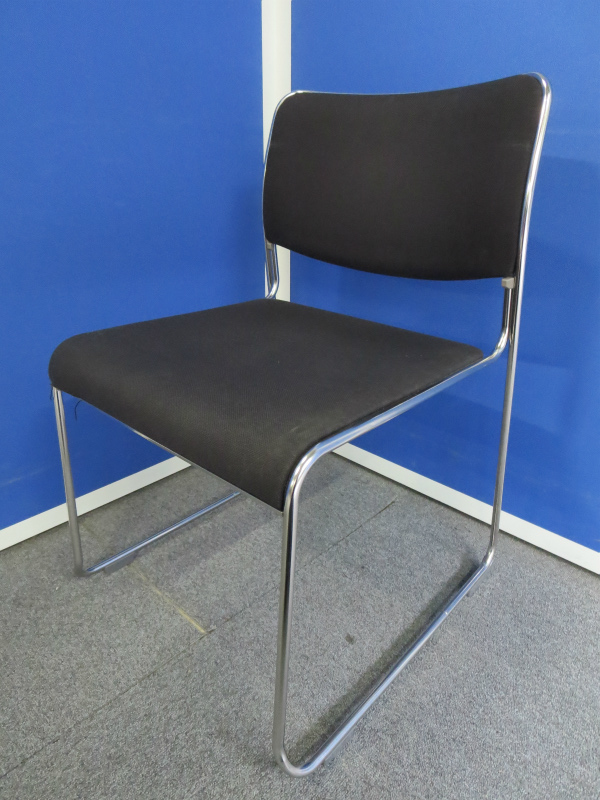 【6脚入荷！】～座面ブラックの内田洋行製のスタッキングチェア！使いやすくて人気！～【中古オフィス家具】
                        
                                    中古
            