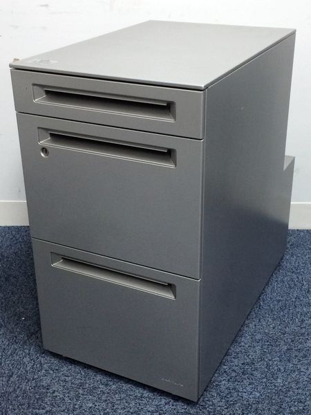 【限定1台】フリーアドレス用3段ワゴン　クールなシルバー色
                        ワークツール
                                    中古
            