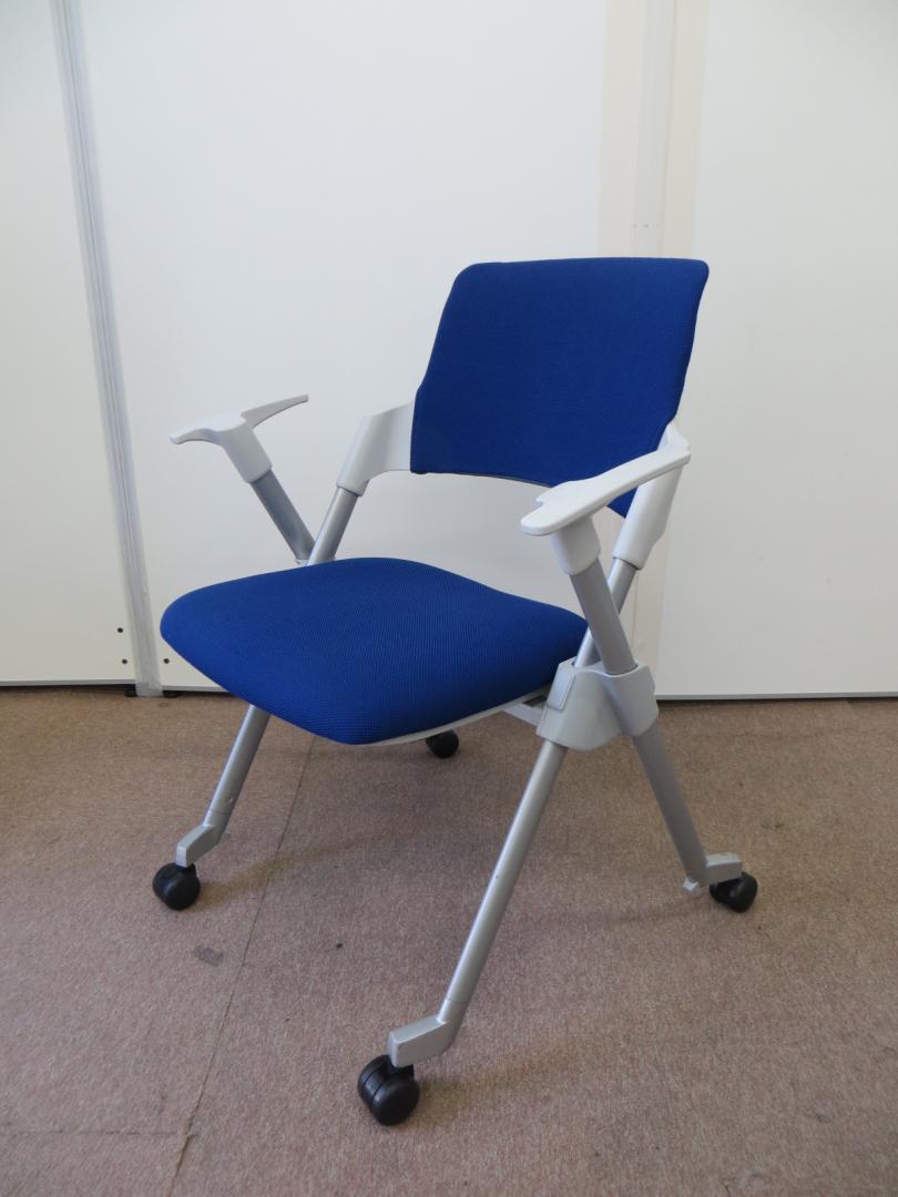 【30脚以上入荷！】コクヨ製　肘付ミーティングチェア！　ネスティング可能！【中古オフィス家具】
                        アンフィ
                                    中古
            